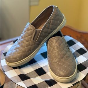Steve Madden Eventrcq quilted taupe